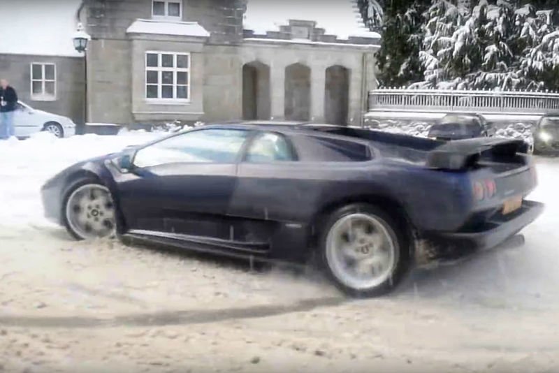 Video Diablo Sv 6.0 And Ferrari 355 Slowly Drifting On Snow