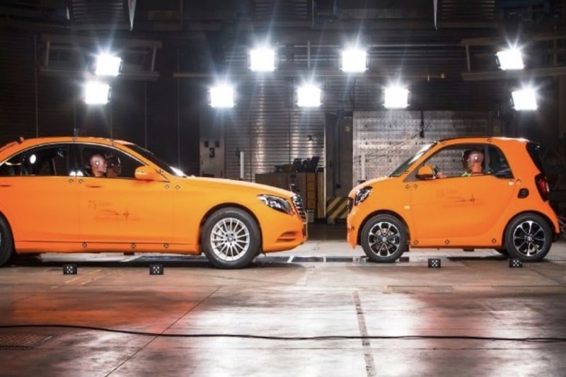 Video Smart Fortwo Vs Mercedes S Cl Crash Test